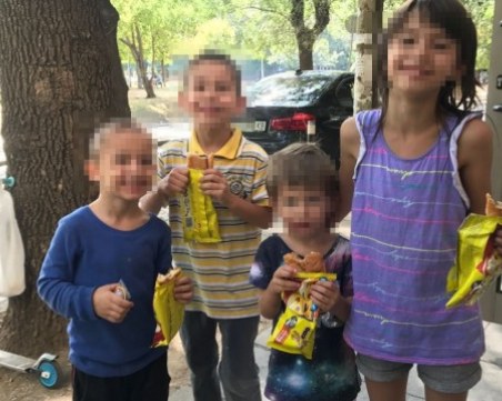 Майка с четири деца е на улицата! Бащата ги изгонил