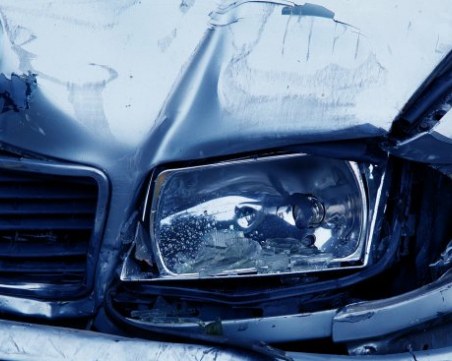 Пиян до козирката шофьор се заби в мантинела край Велинград