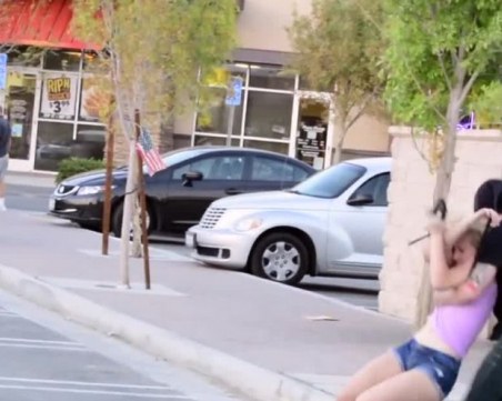 Трима отвлякоха момичета на 13 и 15 години, за да отмъстят за шамар