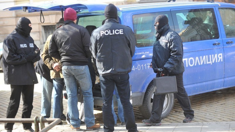 Петима дилъри на дрога закопчаха при спец акция в Столипиново