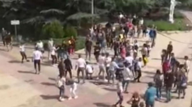Протест в Казанлък след масовия бой на първия учебен ден