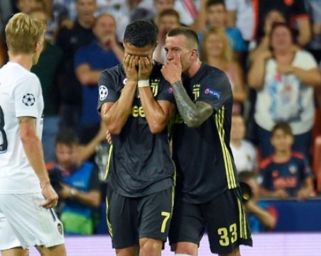 Роналдо се разплакал след червения картон, сестра му побесня