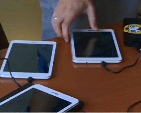 Таблети влизат в часовете на учениците от 1 до 4 клас