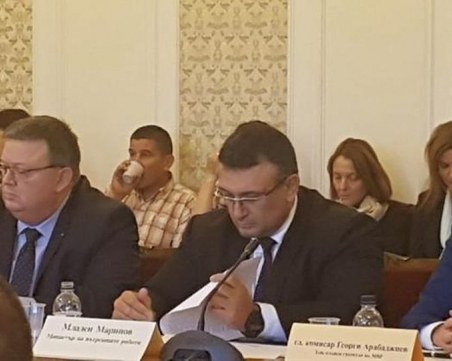 Цацаров и Маринов искат криминализиране на производството на цигари без бандерол