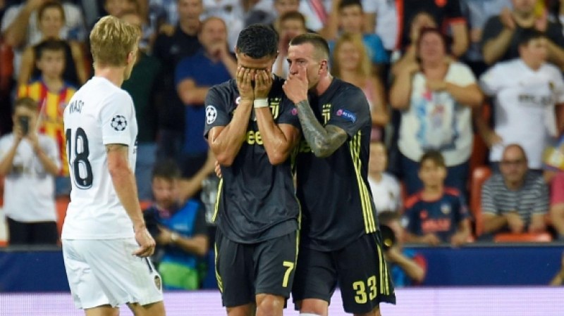 Роналдо се разплакал след червения картон, сестра му побесня