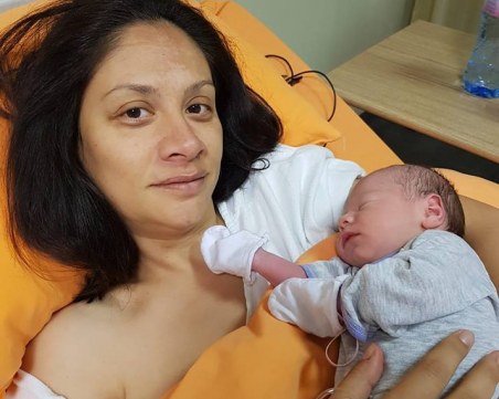 Мариана Попова пусна снимка с дъщеричката си