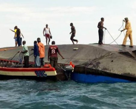 Жертвите от потъналия ферибот в Танзания станаха 136