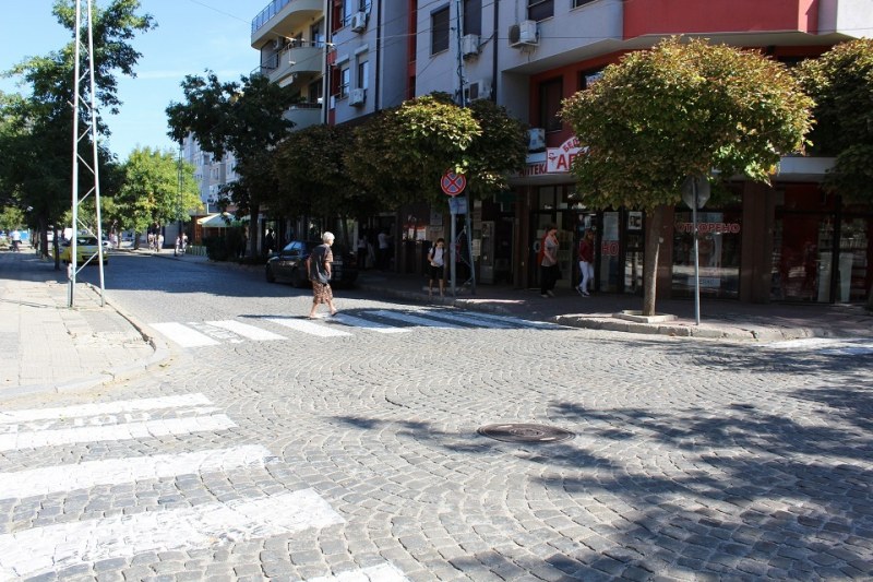 Обновиха над 200 пешеходни пътеки в Пловдив СНИМКИ