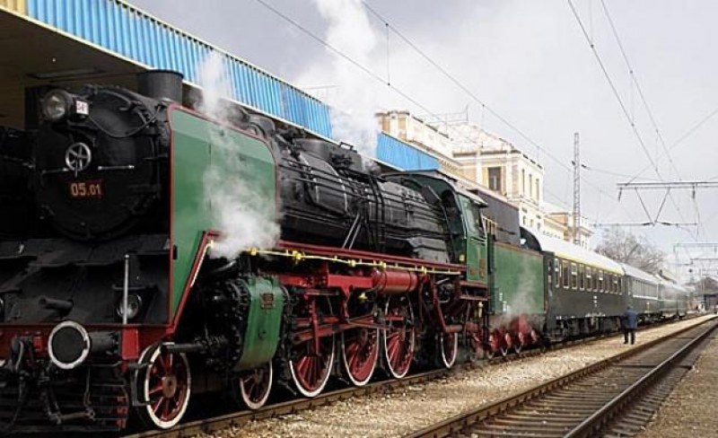 Пускат царския влак, теглен от парен локомотив, от София през Пловдив!