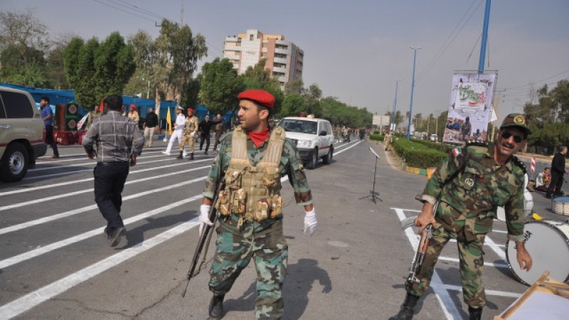 24 души бяха убити при атака на военен парад в Иран