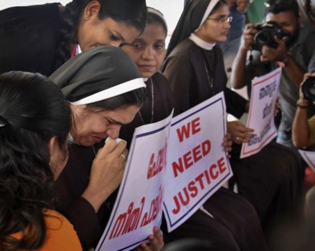 Арестуваха епископа, изнасилил монахиня