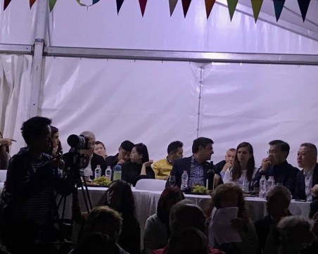 Китайци превзеха родопско село, започна фестивалът на киселото мляко СНИМКИ