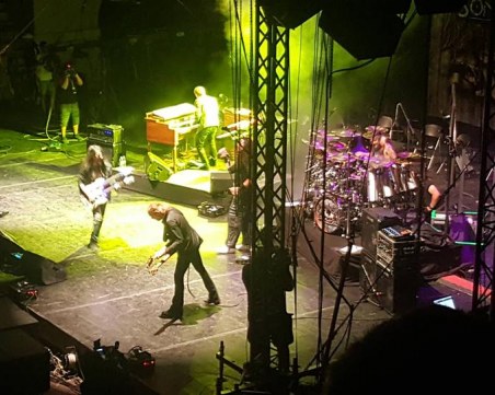 Над 3000 куфеят с виртуозите от Sons of Apollo на Античния