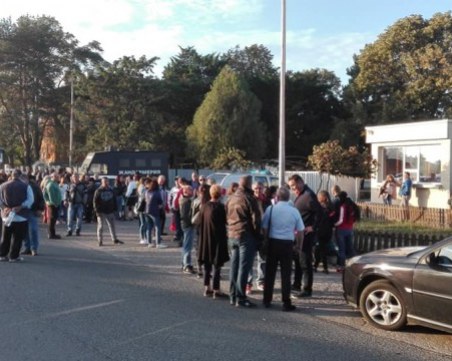 Стотици работници излязоха на протест срещу затварянето на 