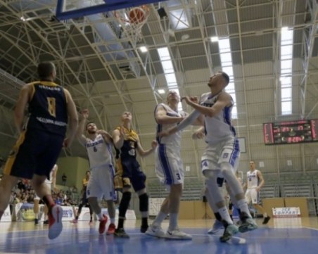 Академик Бултекс 99 наниза две победи в Букурещ