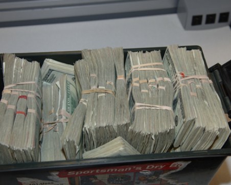 Крупен обир! Удариха с 20 бона магазин на голяма търговска верига в Асеновград