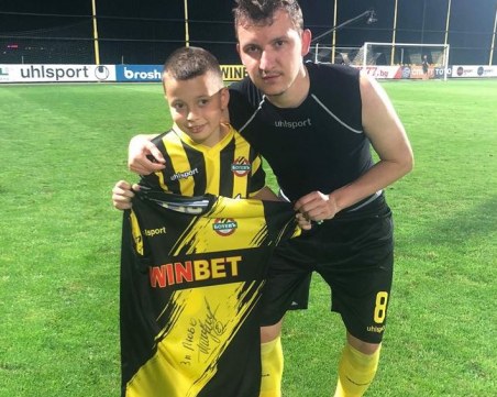 Неделев зарадва малък фен на Ботев, бесен е на чужденците в Лудогорец