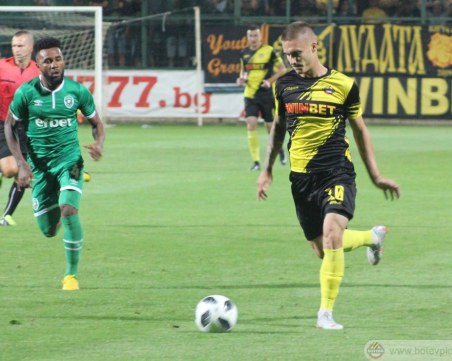 Реферите закопаха Ботев срещу Лудогорец ВИДЕО