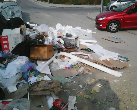 Семейство от голям комплекс в Пловдив с писмо до кмета заради сметище СНИМКИ