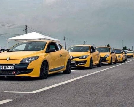 Скорости, умения и много атракции в Рено феста на писта 