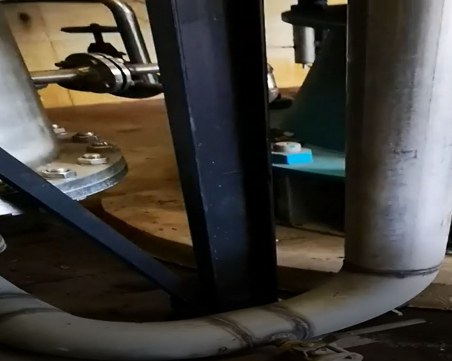 Винпром Карнобат е точил спирт през нелегален кран ВИДЕО