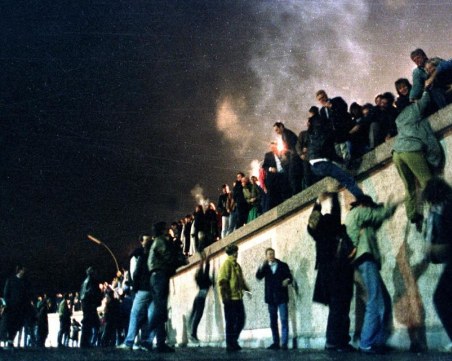 Забраниха проекта за нова Берлинска стена СНИМКИ