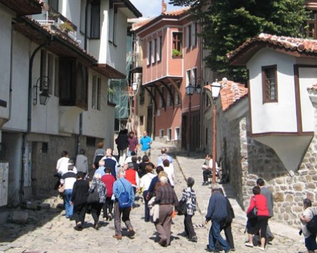 Красиви гледки, вкусни ястия, руйно вино и котки омайват туристите в Пловдив