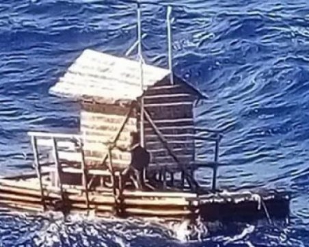 Тийнейджър оцеля близо два месеца на сал в Тихия океан ВИДЕО