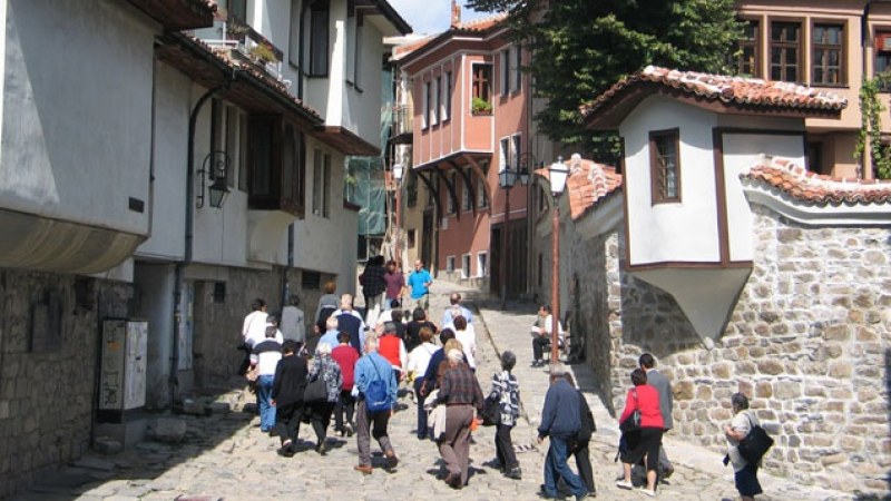 Красиви гледки, вкусни ястия, руйно вино и котки омайват туристите в Пловдив