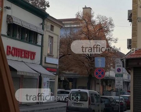 Модата с опасните селфита продължава! Този път деца се покатериха върху Халите СНИМКИ