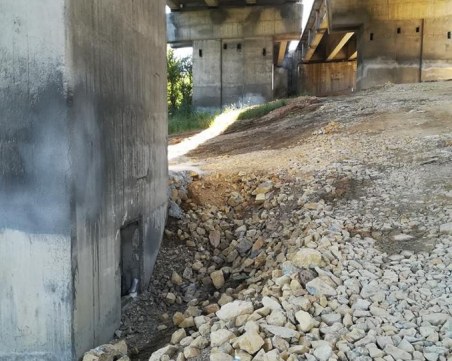 Мостовете на АМ “Тракия“ се превръщат в потенциални убийци СНИМКИ