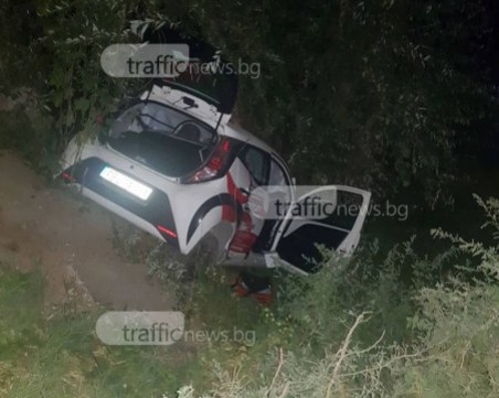 Шофьорът на падналата в Марица кола: БМВ-то ме удари и ме прати към коритото СНИМКИ
