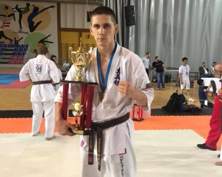 Васко Димитров от Садово с втора европейска титла в киокушина СНИМКИ
