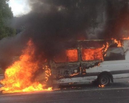 Маршрутка се запали в движение в столицата