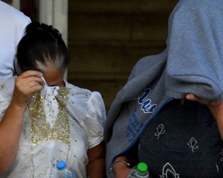 Осъдиха българските ромки, повредили експонати в гръцки музей