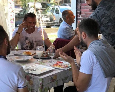 След победата! Бруно Акрапович заведе футболистите на рожден ден вместо на тренировка