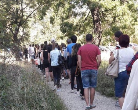 Студенти в СУ искат оставки заради проблеми с кампанията за настаняване в общежития