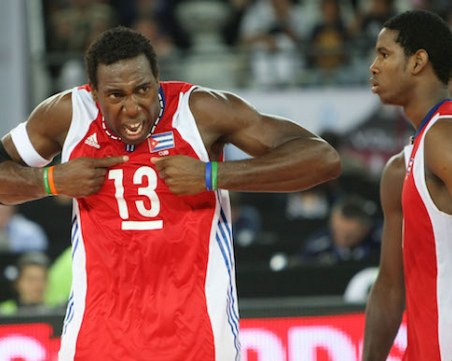 Суперзвезда на световния волейбол ще играе за България