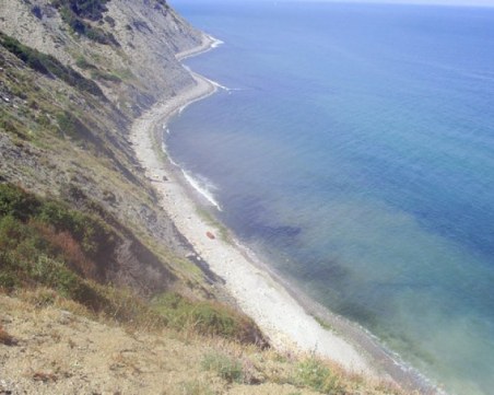 Заради бурното море: отложиха издирването на двамата рибари край Емине