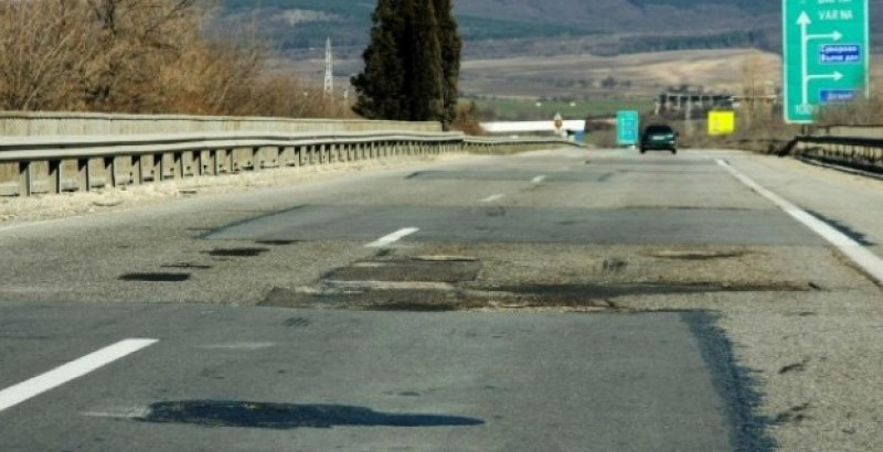 87% от българите не са доволни от качеството на пътищата ни