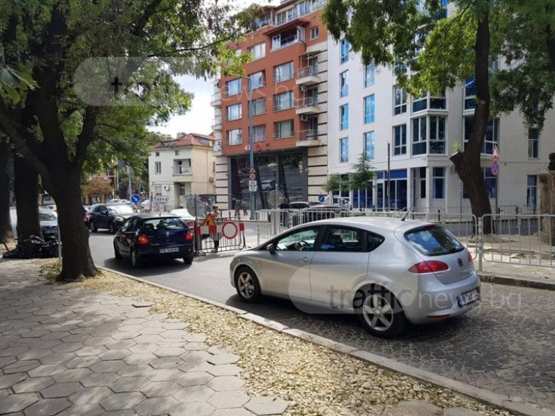 Безумно, всеки стана нарушител в Пловдив! Граждани: Сменете организацията на движението СНИМКИ