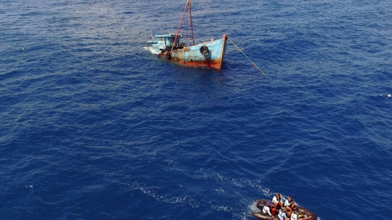 Продължава издирването на изчезналите в Черно море рибари