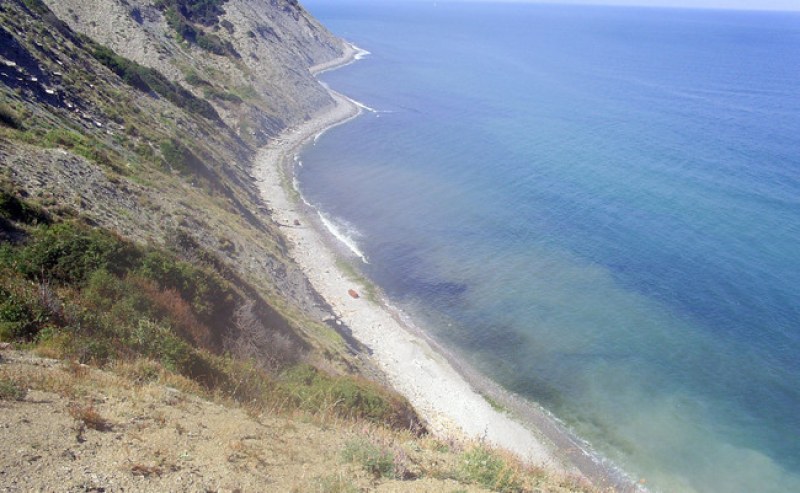 Заради бурното море: отложиха издирването на двамата рибари край Емине