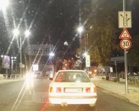 Бус превозва работници в 