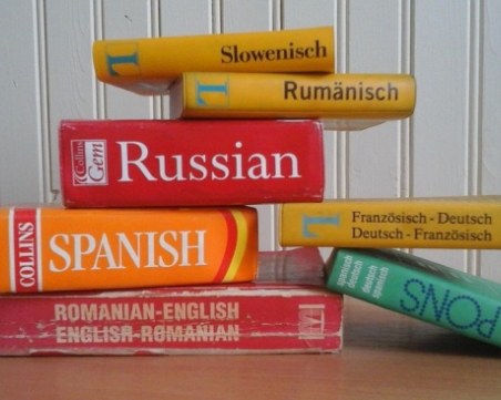 Евростат: Половината работещи българи не използват нито един чужд език