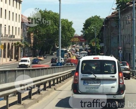 Обновен бетонен мост или пробив през гарата? Не можем да спрем влака през Пловдив!