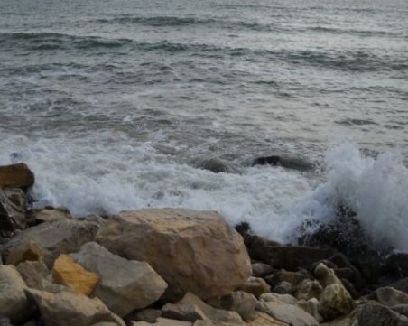 Откриха труп на мъж в Лозенец! Подозират, че е на единия от изчезналите рибари