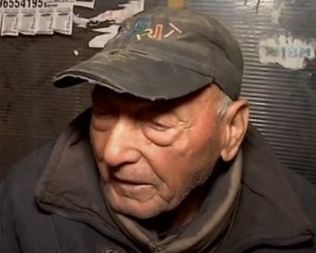 86-годишен българин живее на спирка, плаши крадците с камъни
