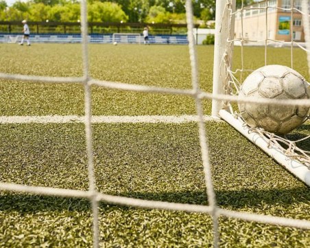 Футболна врата премаза момче в Пазарджик, лекари се борят за живота му