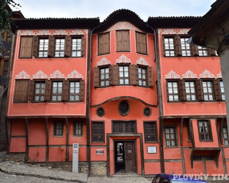 Половинтонно корабно оръжие влиза в Стария град